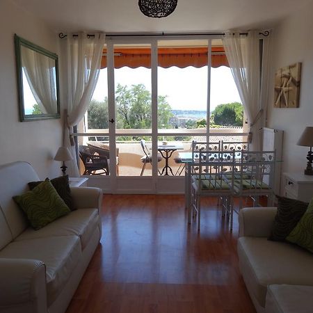 2 Bedroom Modern Apartment In Antibes With Sea View Стая снимка