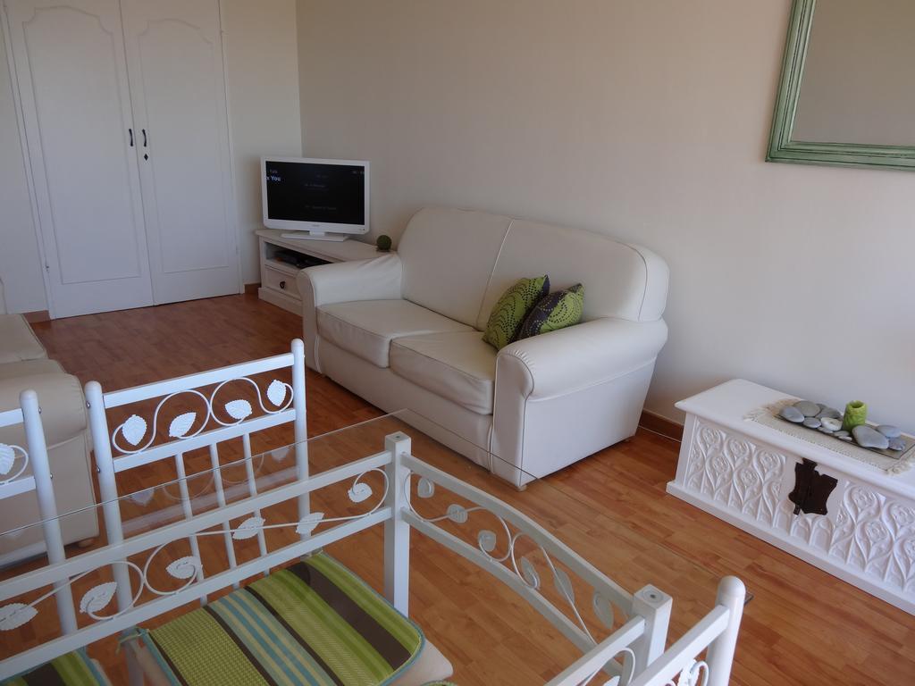 2 Bedroom Modern Apartment In Antibes With Sea View Стая снимка