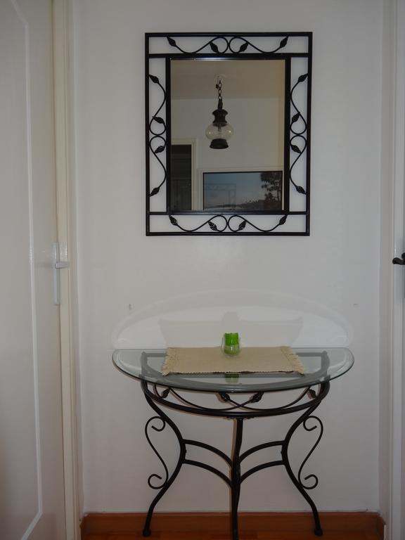 2 Bedroom Modern Apartment In Antibes With Sea View Стая снимка