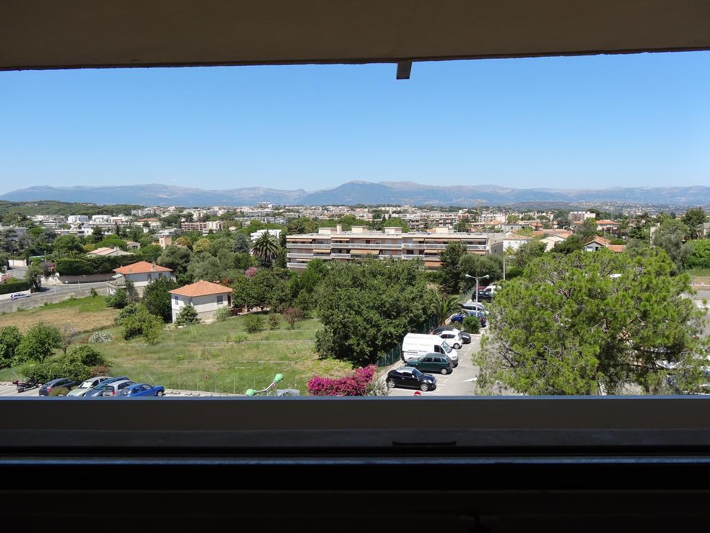 2 Bedroom Modern Apartment In Antibes With Sea View Стая снимка