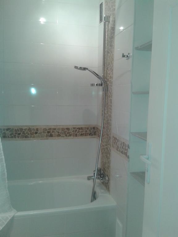 2 Bedroom Modern Apartment In Antibes With Sea View Стая снимка