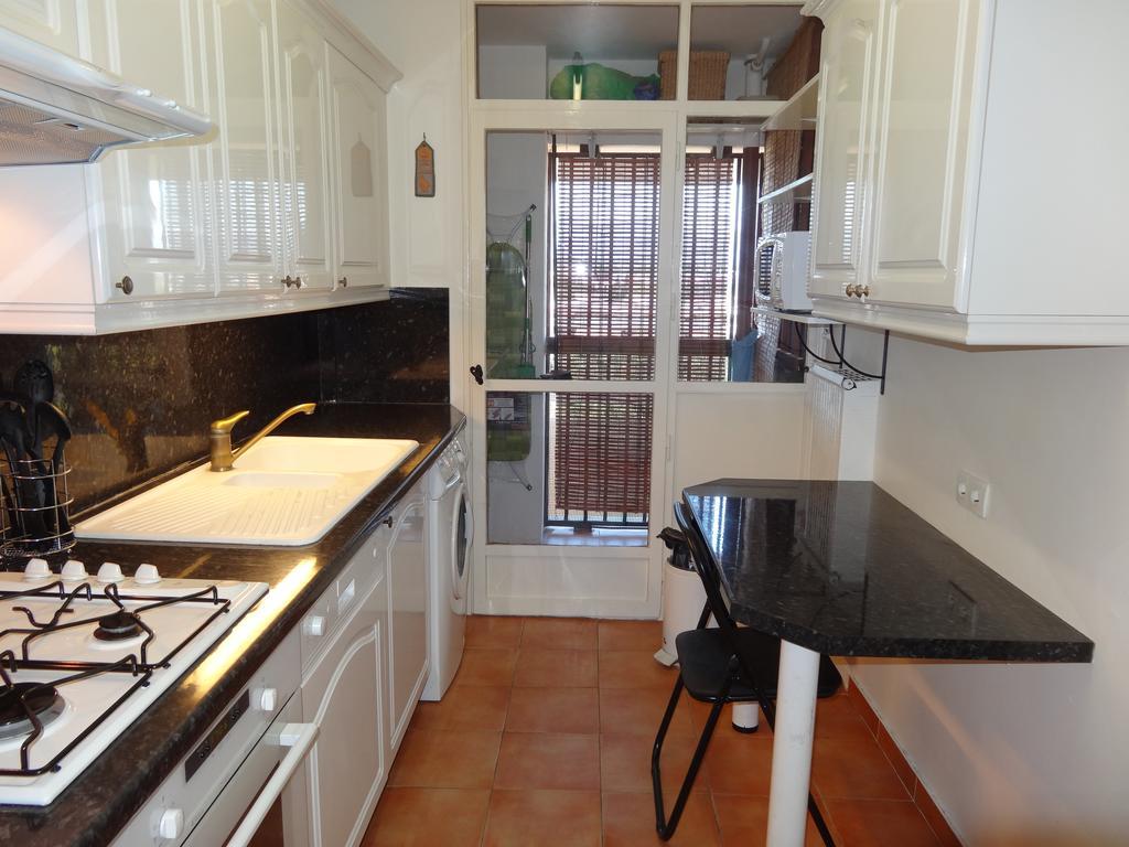 2 Bedroom Modern Apartment In Antibes With Sea View Стая снимка