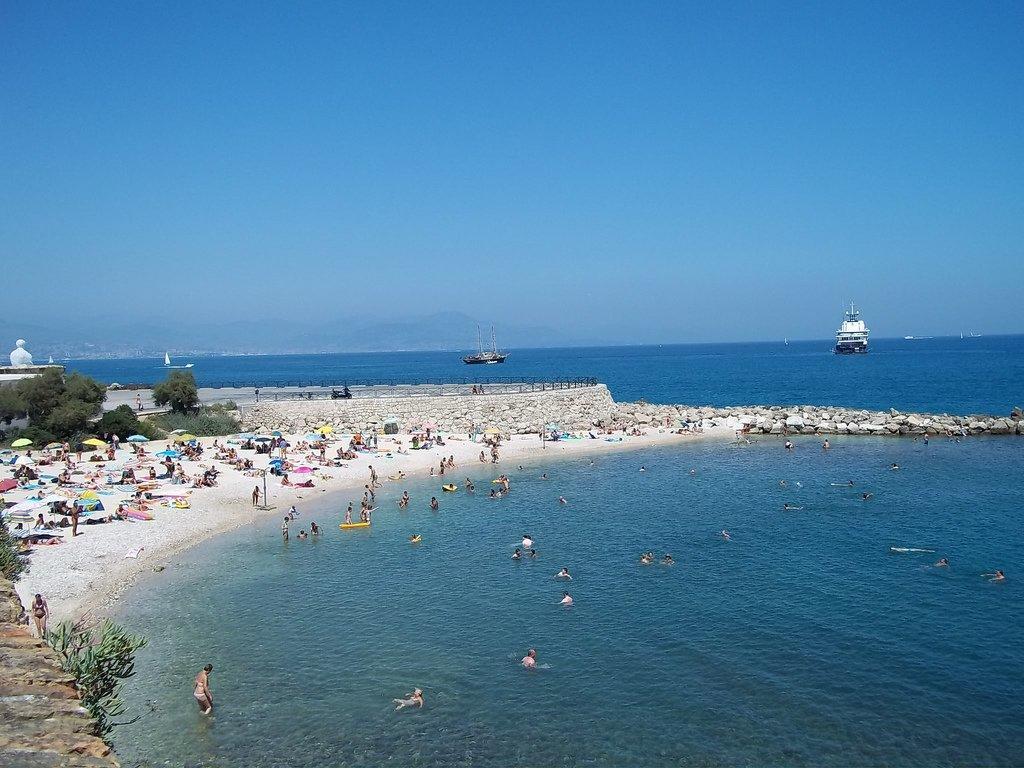 2 Bedroom Modern Apartment In Antibes With Sea View Екстериор снимка