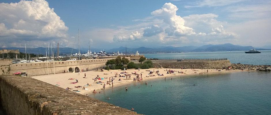 2 Bedroom Modern Apartment In Antibes With Sea View Екстериор снимка